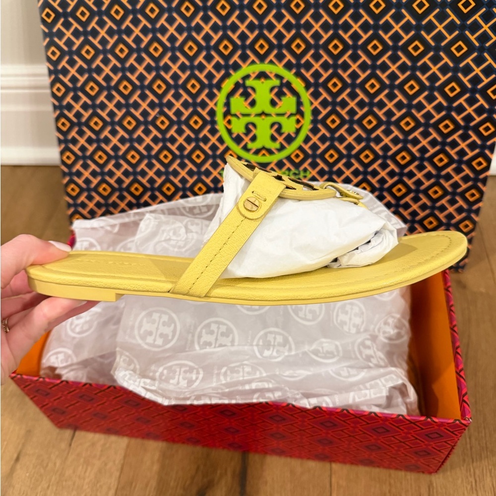 Tory Burch Yellow Logo Leather Thong Sandals - Picture 2 of 7
